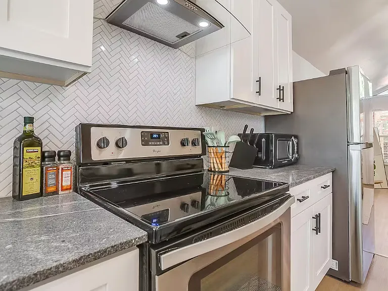 7851 Maiden Ln — Photo 34