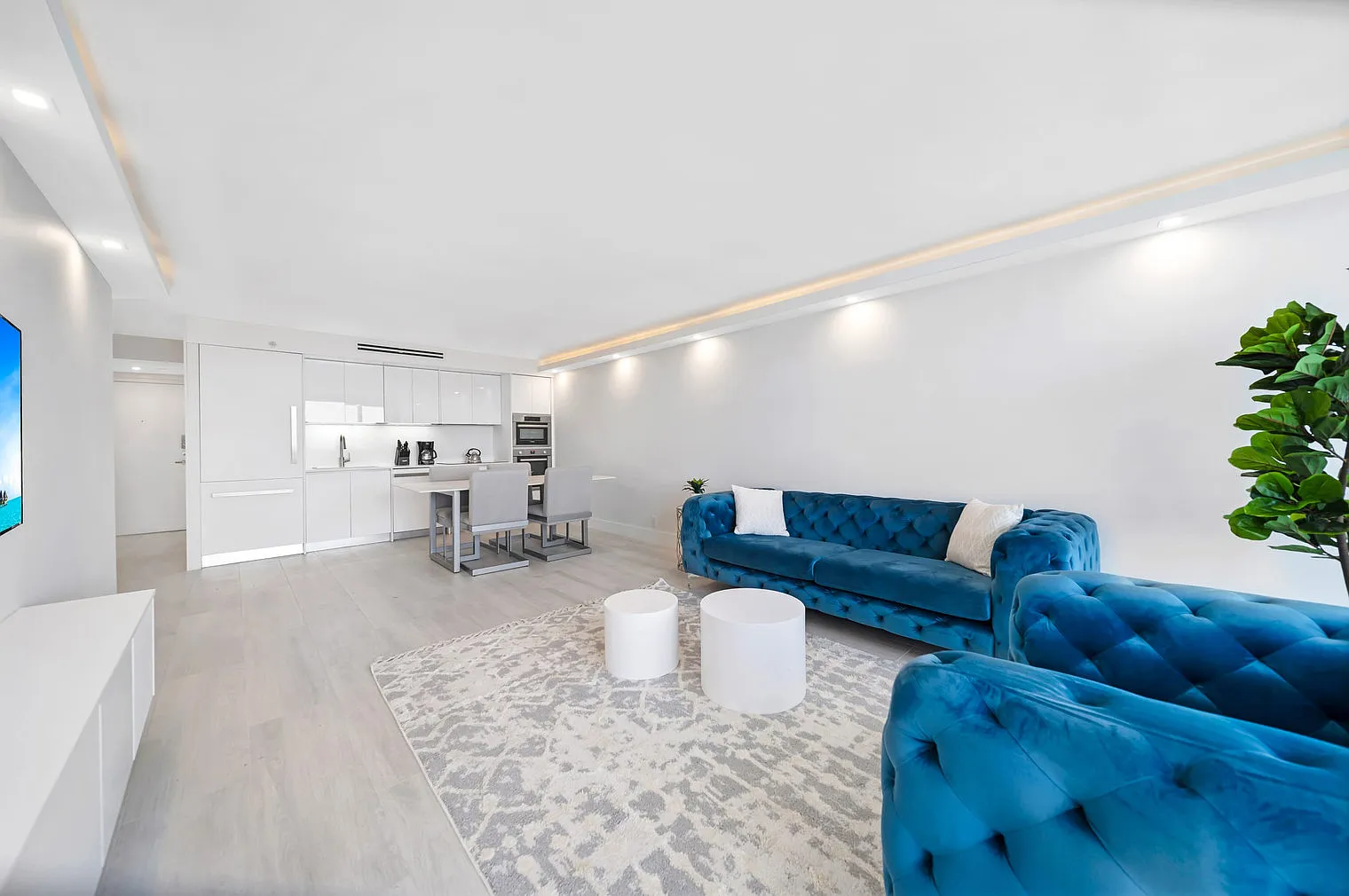 3 bed, 2.0 bath, 1732 sqft, $8,468 — Photo 3
