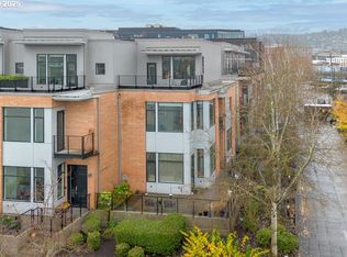 1684 NW Riverscape St, Portland, OR 97209