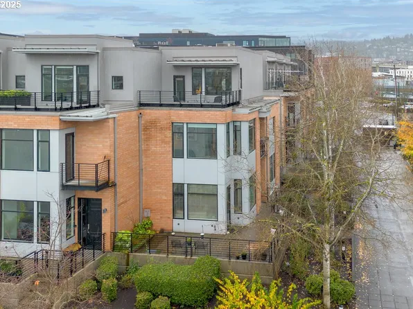 1684 NW Riverscape St, Portland, OR 97209