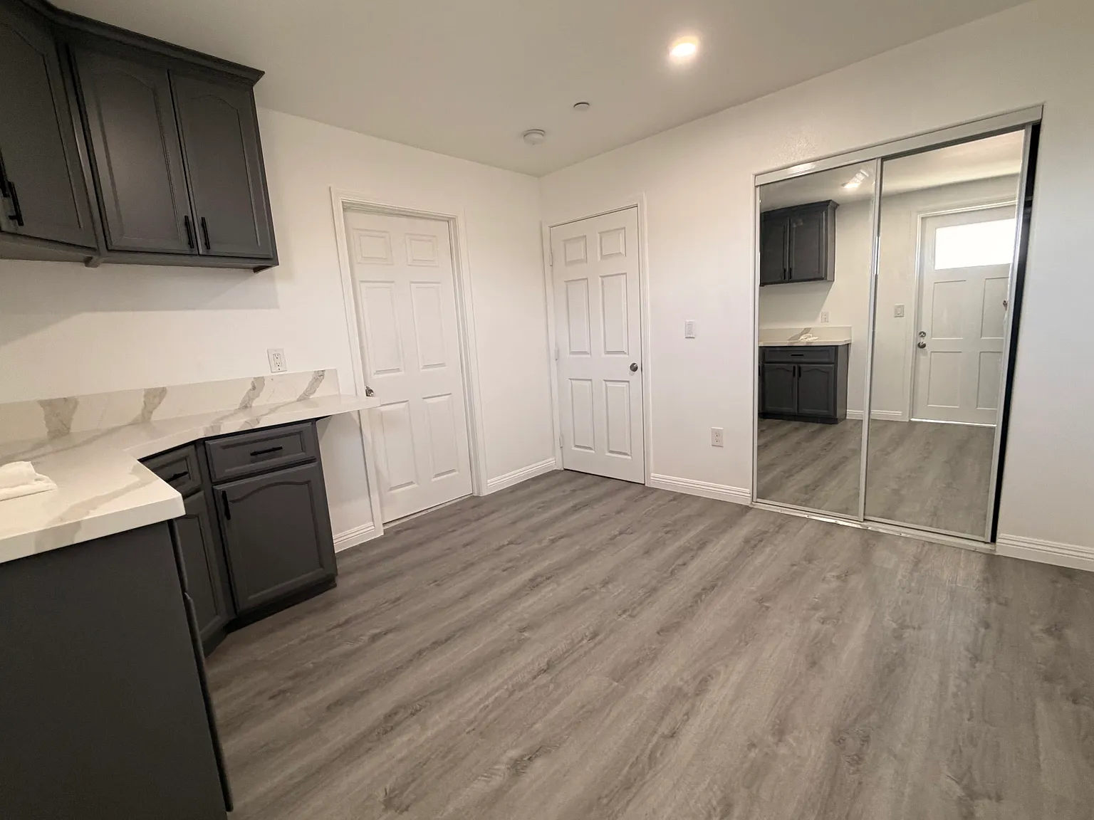 Studio, 570 sqft, $1,100 — Photo 4