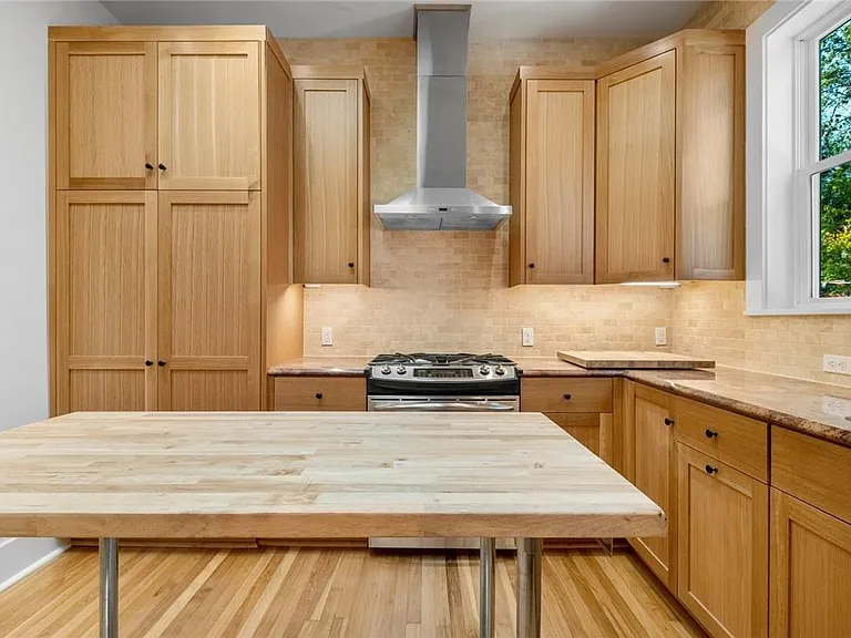 702 W Gibson St — Photo 12