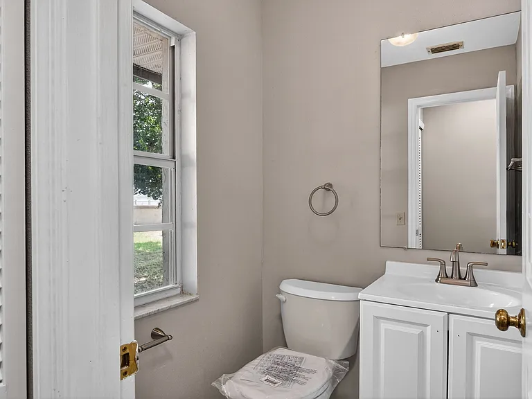 802 Arietta Cir N — Photo 7