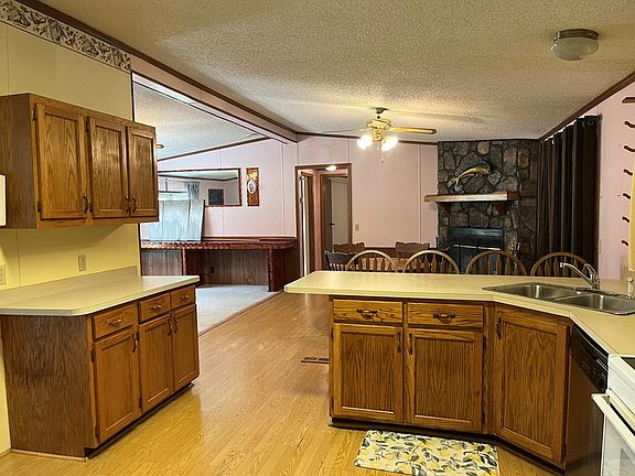 5th image of 1596 Bullard Dr