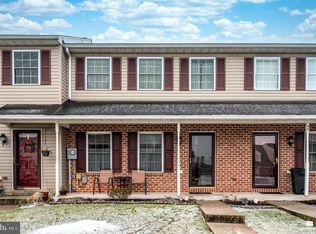 64 Fiddler Dr, New Oxford, PA 17350