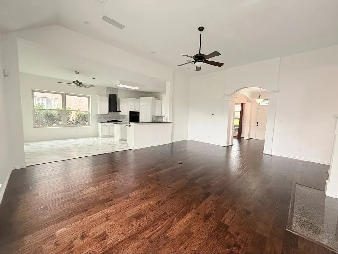 4 bed, 2189 sqft, $2,750 — Photo 2