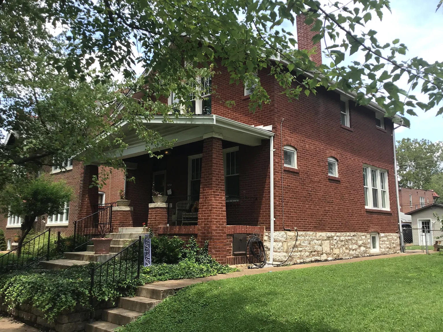 5253 Murdoch Ave — Photo 1