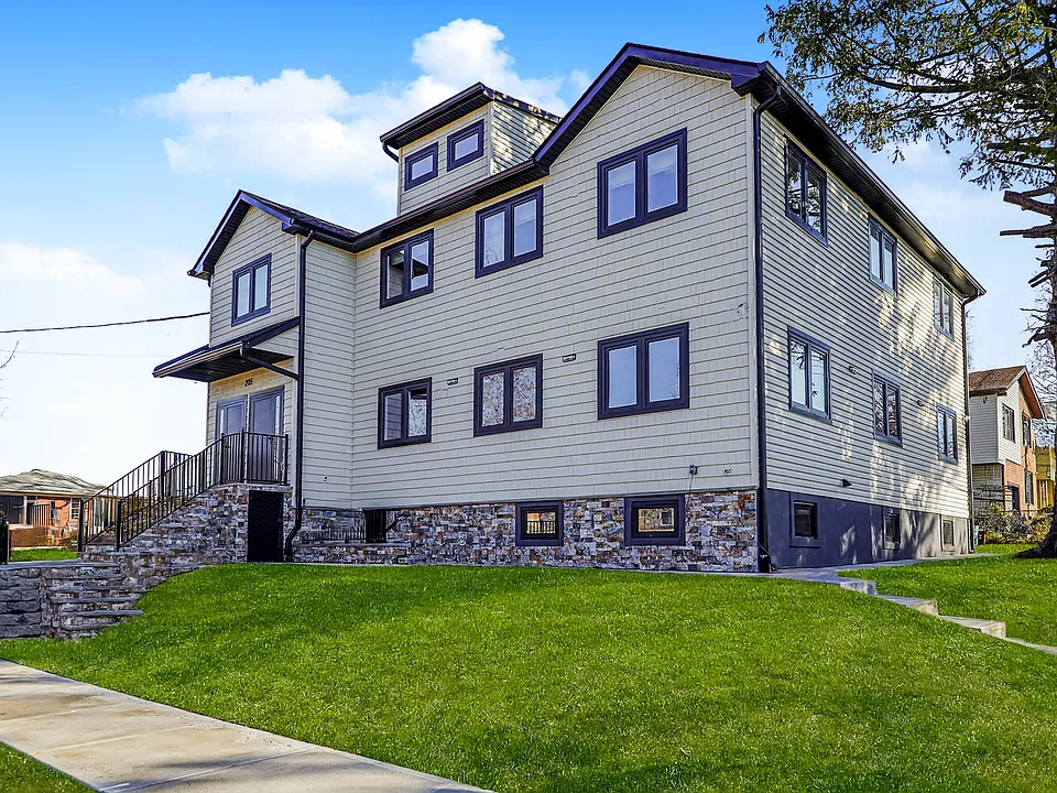 205 Hawthorne Ave #1