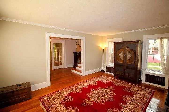 8 Colonial Pl — Photo 3