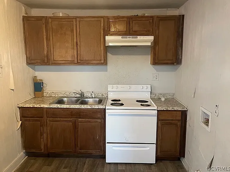 252 Saint Matthew St — Photo 3