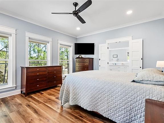 4th image of 204 Magnolia Ct