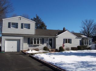 4 Libby Ave, Pompton Plains, NJ 07444