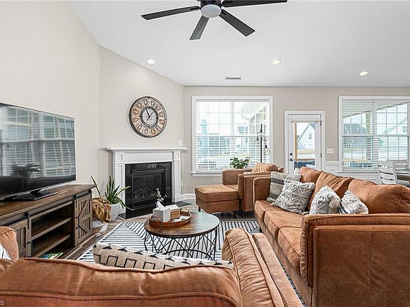 2nd image of 1072 Lobdale Ct