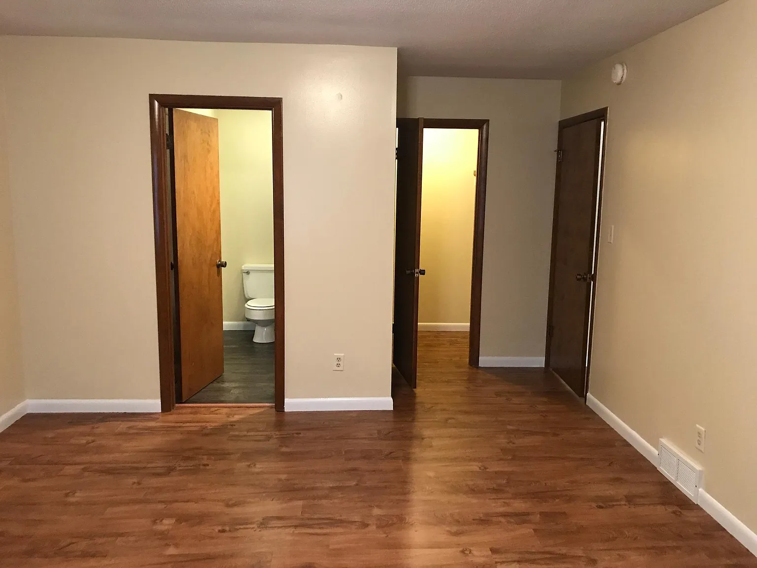 2 bed, 2000 sqft, $1,200 — Photo 3