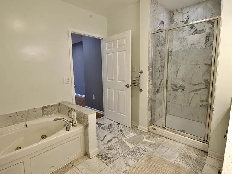 340 The Promenade — Photo 26