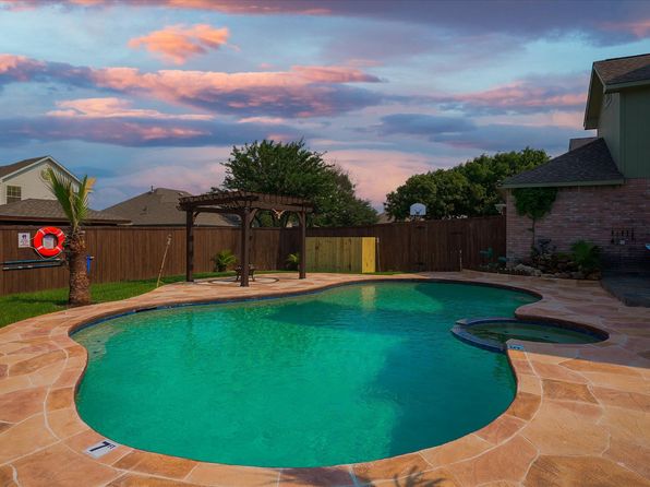 7402 Brookhaven Dr