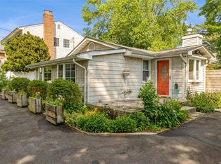 6 Maple Ln, Huntington, NY 11743