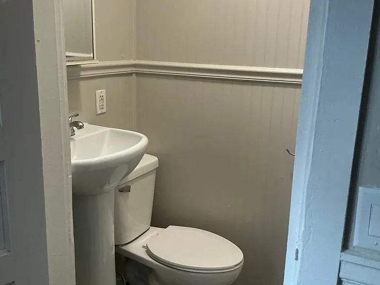 2411 Fox Ave — Photo 3
