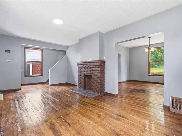 142 Western Ave — Photo 3