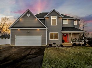 9 Shaw Ln, East Moriches, NY 11940