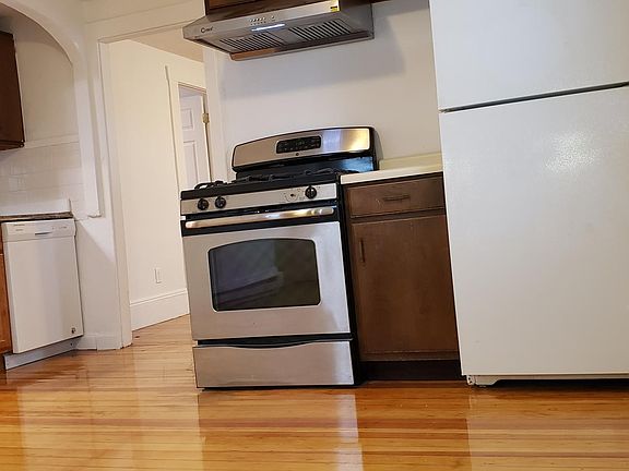 2nd image of 29 Essex St #3
