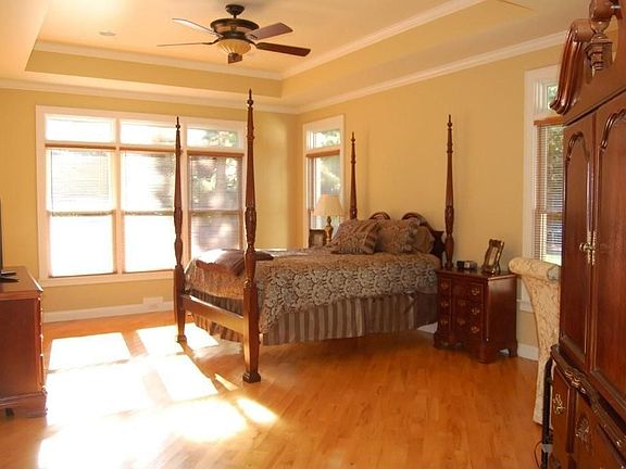 4th image of 106 Forestdale Loop
