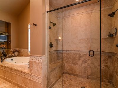 1320 Forest Ridge Dr, Milford, MI, 48381