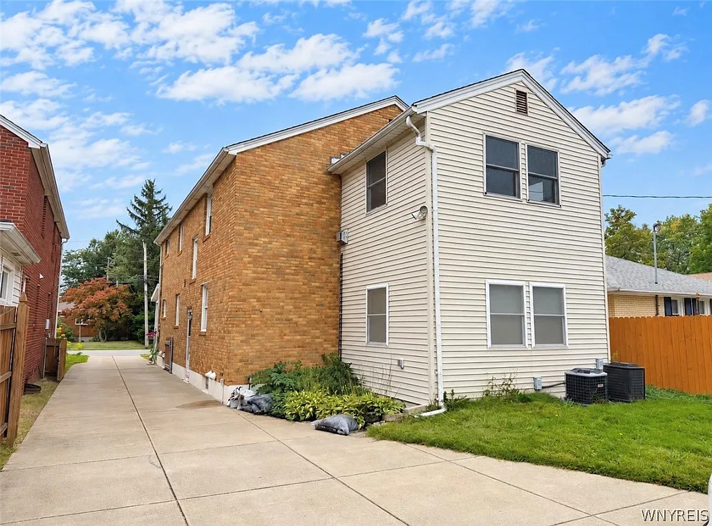 114 Newell Ave — Photo 2