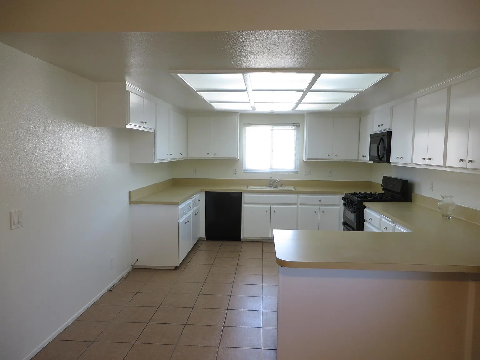901 Belmont Ave — Photo 3