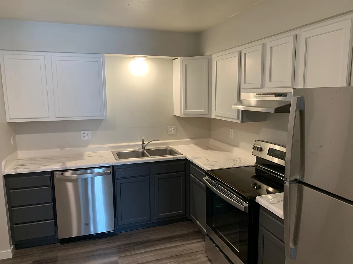 Building Photo - 427 S Johnson St #3