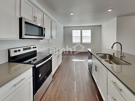 3rd image of 4930 86th Pl NE