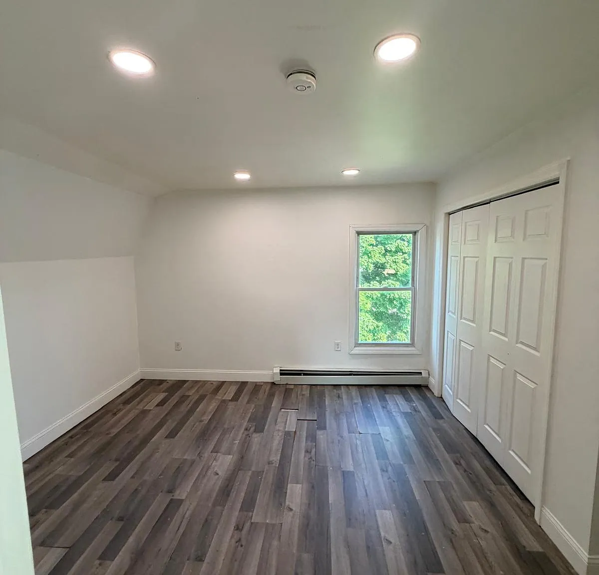 3 bed, $2,000 — Photo 2