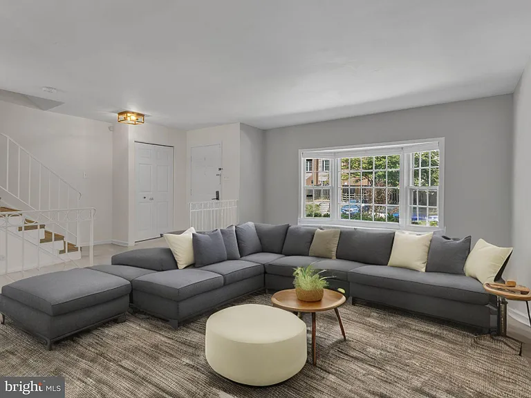 8247 Clifton Farm Ct — Photo 3
