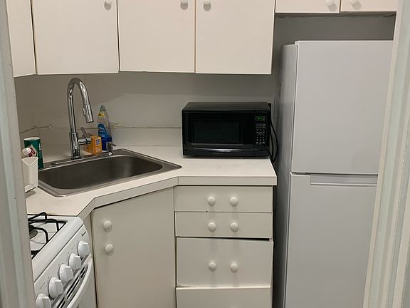 5th image of 321 E 48th St APT 2L