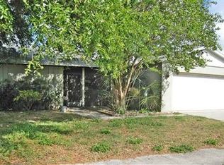 8997 Country Square Dr, Seminole, FL 33777
