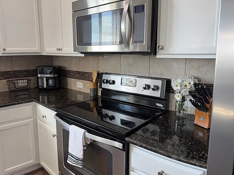 9104 Bowfield Dr — Photo 2