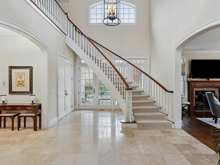 1332 Deerfield Rd — Photo 2