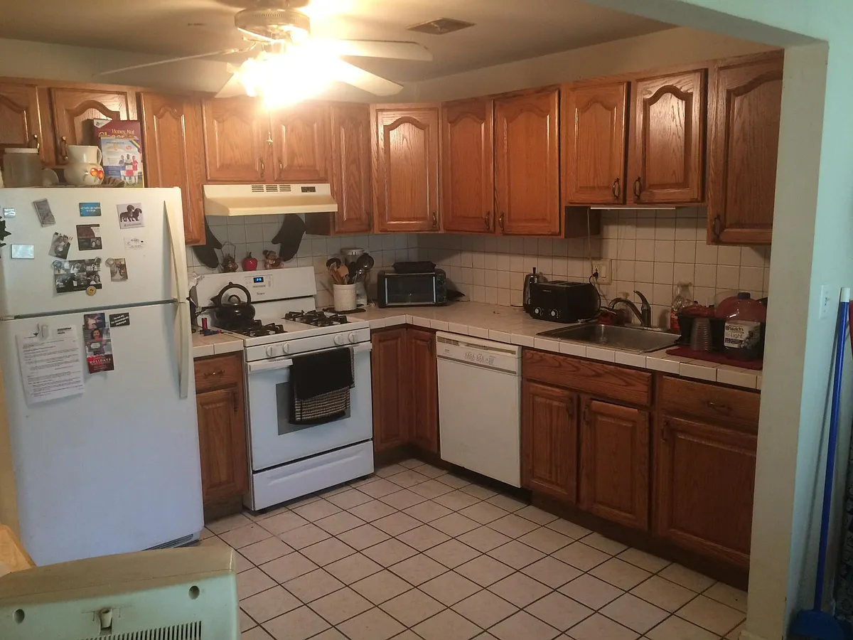 Large Kitchen - Country Club Ln