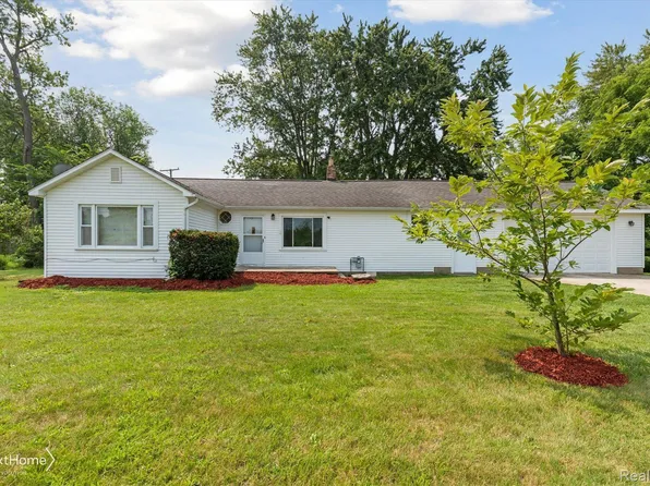 45477 Bemis Rd, Belleville, MI 48111