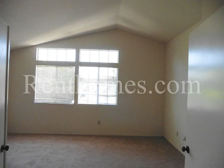 10669 Glendover Ln — Photo 11