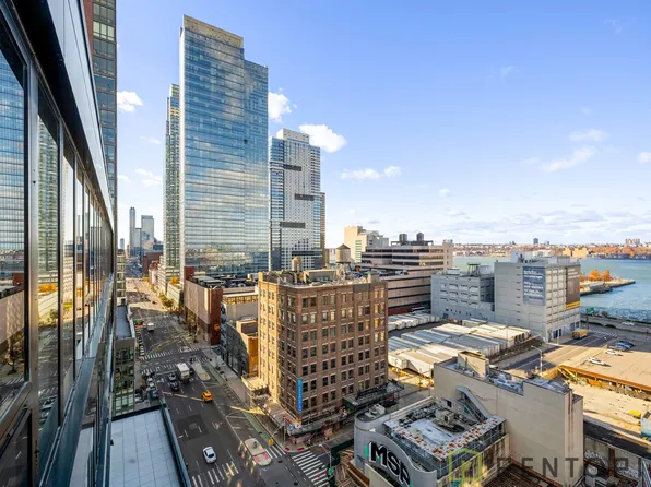 555 West 45th Street image 5 of 18