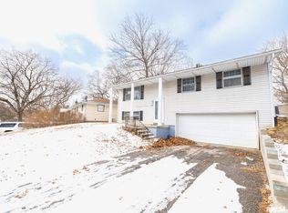 3945 N Brookside Dr, Peoria, IL 61615