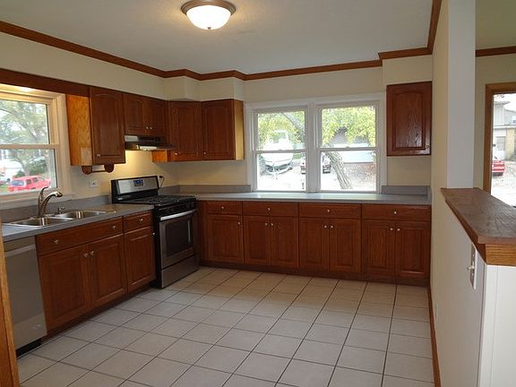 2nd image of 552 Arbor Dr
