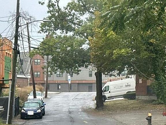 4th image of 215 Stimson St