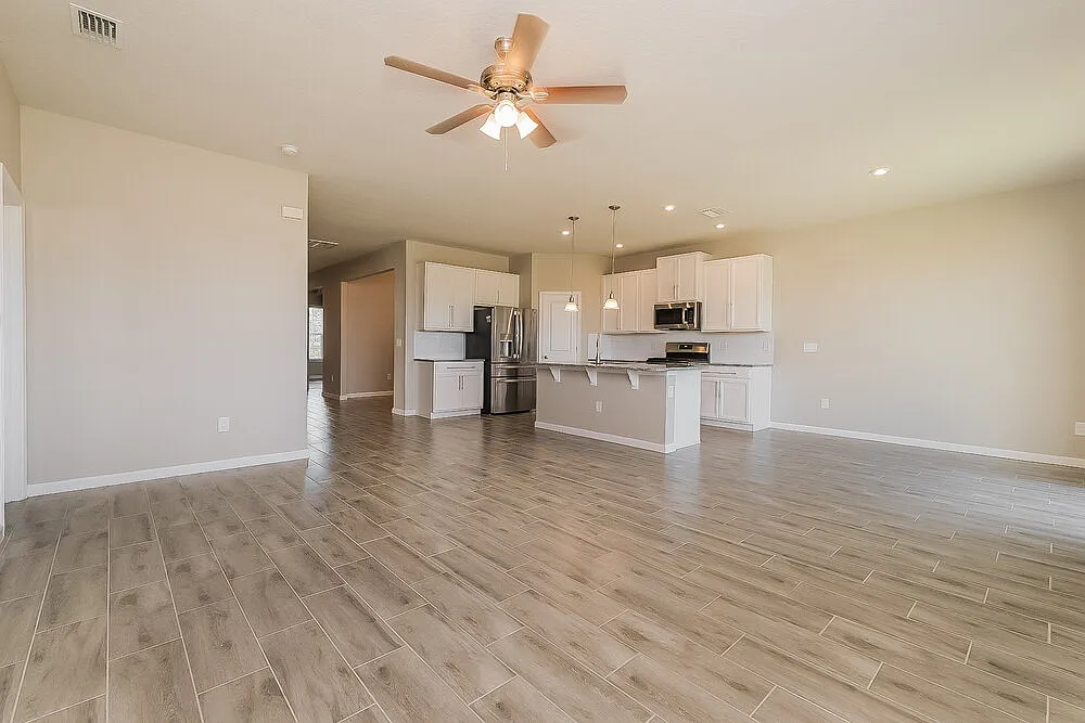 3 bed, 2.0 bath, 1824 sqft, $2,600 — Photo 3