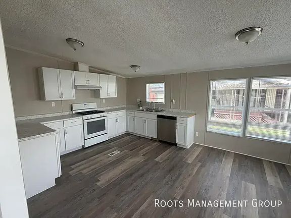 3rd image of 613 Carriage Lane Est #613