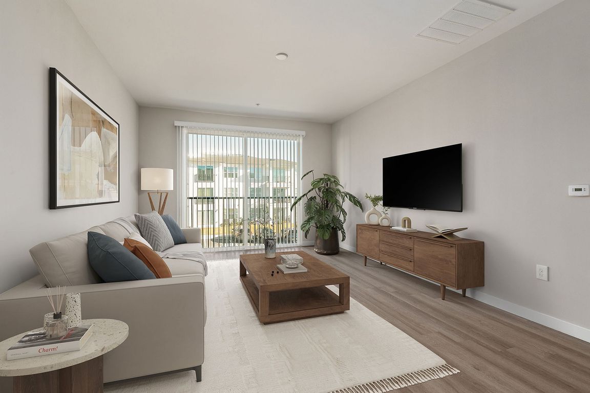 35-web-or-mls-Kitchen.Dining.Living1 (3)