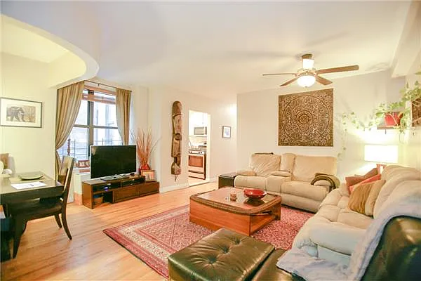 Sold by R New York | media 4