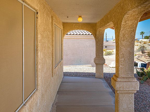 5th image of 2770 Bamboo Dr