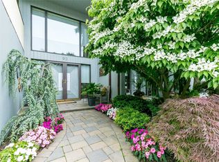93 Eagle Chase, Woodbury, NY 11797